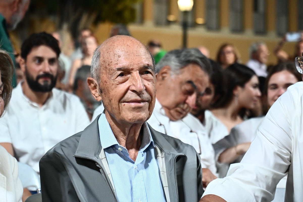 Οι τελευταίες ώρες του Κώστα Σημίτη και οι προσπάθειες ανάνηψης του