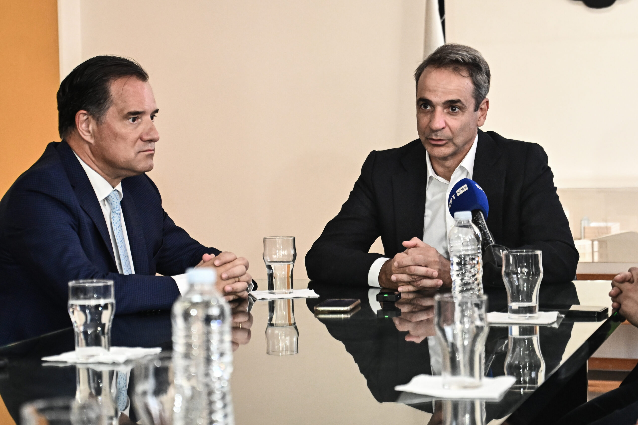 Σύσκεψη εργασίας Μητσοτάκη – Γεωργιάδη — Στο επίκεντρο το σχέδιο για την ελάφρυνση της αναμονής στις εφημερίες