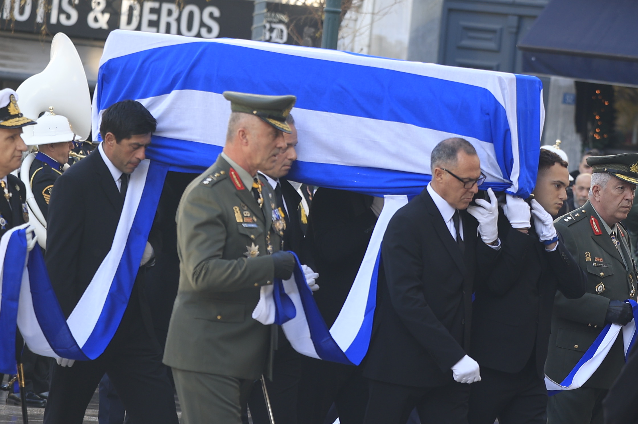 Η ώρα της άφιξης της σορού του Κώστα Σημίτη στη Μητρόπολη