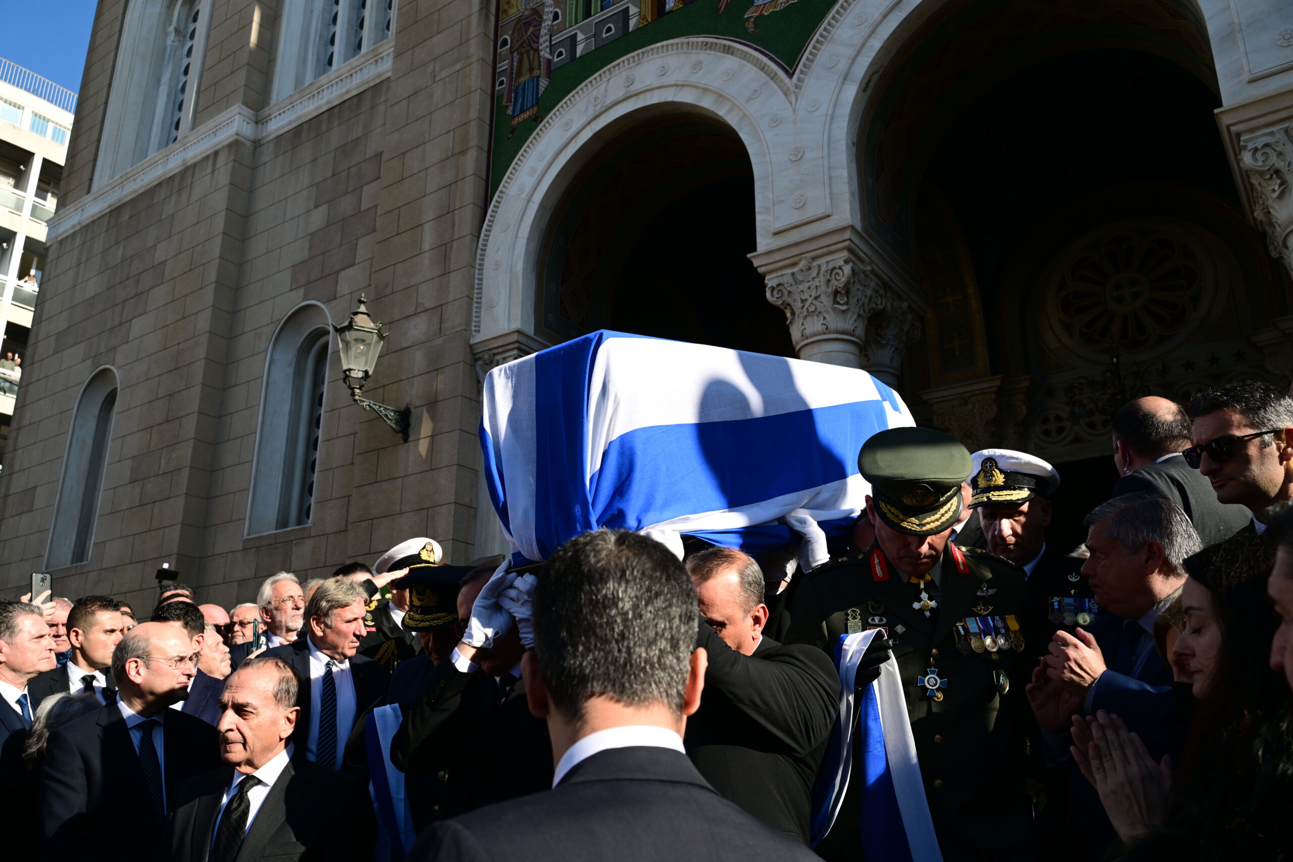 Αθάνατος»: Το συγκινητικό αποχαιρετιστικό του κόσμου στον Κώστα Σημίτη