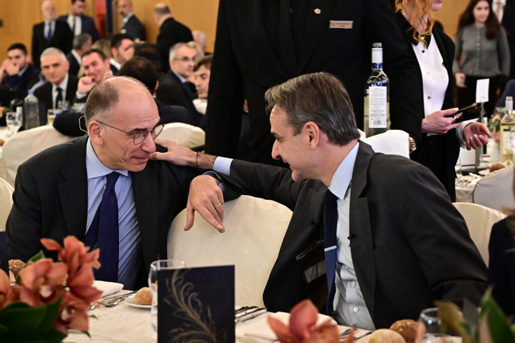 Live – Κ. Μητσοτάκης για ΗΠΑ: Να «καταλαγιάσει η σκόνη» ώστε να δούμε ποια θα είναι η πολιτική των ΗΠΑ σε σχέση με την Ευρώπη 2 Live – Κ. Μητσοτάκης για ΗΠΑ: Να «καταλαγιάσει η σκόνη» ώστε να δούμε ποια θα είναι η πολιτική των ΗΠΑ σε σχέση με την Ευρώπη