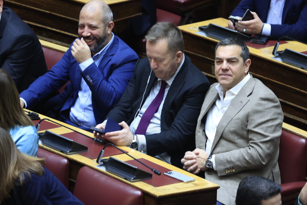 Βουλή: Σημαντικά στιγμιότυπα κατά την ψηφοφορία στην Ολομέλεια για την εκλογή Προέδρου της Δημοκρατίας 7 Βουλή: Σημαντικά στιγμιότυπα κατά την ψηφοφορία στην Ολομέλεια για την εκλογή Προέδρου της Δημοκρατίας