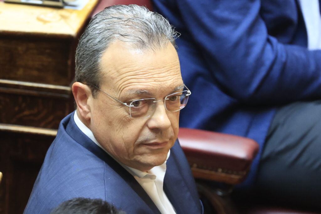 Βουλή: Σημαντικά στιγμιότυπα κατά την ψηφοφορία στην Ολομέλεια για την εκλογή Προέδρου της Δημοκρατίας 8 Βουλή: Σημαντικά στιγμιότυπα κατά την ψηφοφορία στην Ολομέλεια για την εκλογή Προέδρου της Δημοκρατίας