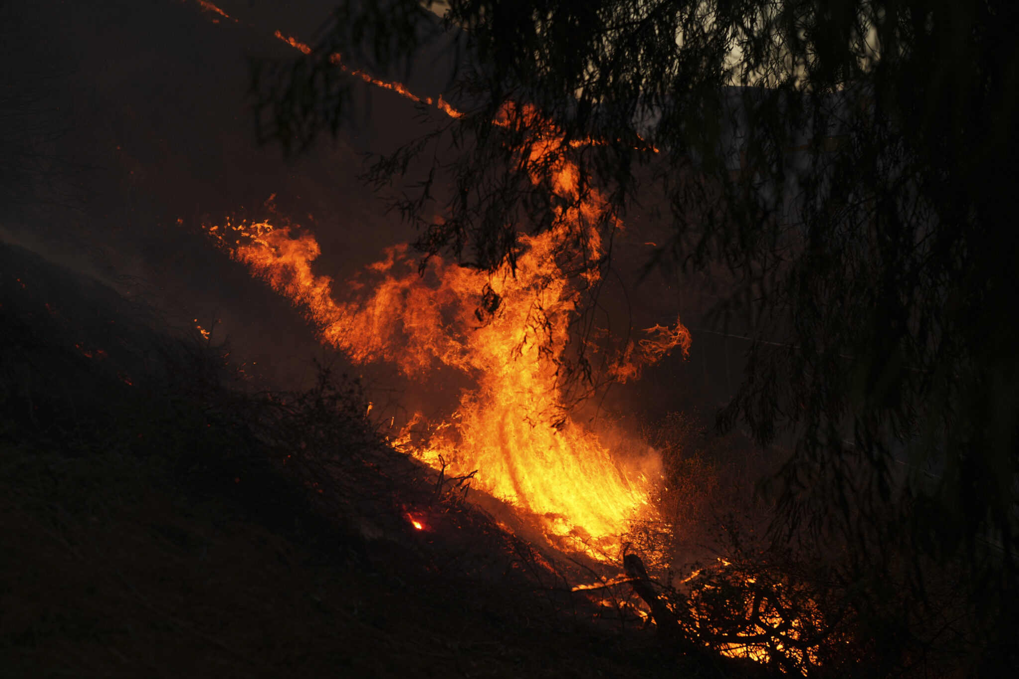 Φωτιές στο Λος Άντζελες: Ανεξέλεγκτη καταστροφή – Εκπληκτικές εικόνες