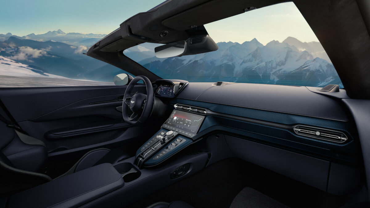 Aston Martin: Η καινούργια Vantage Roadster των 665 ίππων
