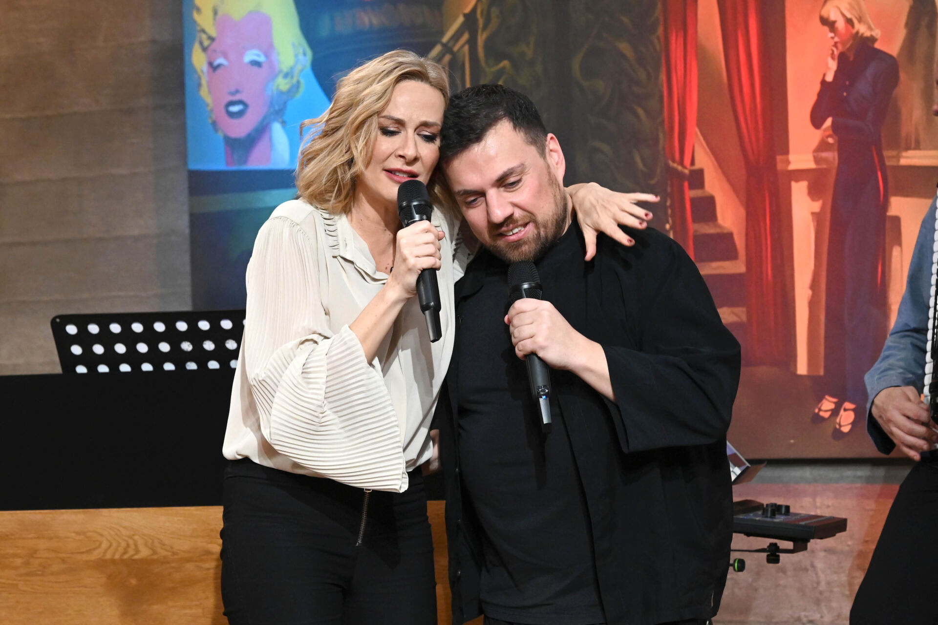 ΕΡΤ1: Θέμης Καραμουρατίδης, Νατάσσα Μποφίλιου, Πάνος Μουζουράκης στην παρέα του Γιώργου 19 ΕΡΤ1: Θέμης Καραμουρατίδης, Νατάσσα Μποφίλιου, Πάνος Μουζουράκης στην παρέα του Γιώργου