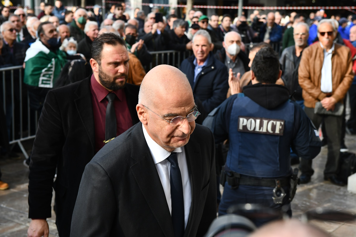 Μίμης Δομάζος: Πλήθος φίλων στην κηδεία του «στρατηγού» του ελληνικού ποδοσφαίρου – Ποιοι έσπευσαν να «παρέβουν» 19 Μίμης Δομάζος: Πλήθος φίλων στην κηδεία του «στρατηγού» του ελληνικού ποδοσφαίρου – Ποιοι έσπευσαν να «παρέβουν»