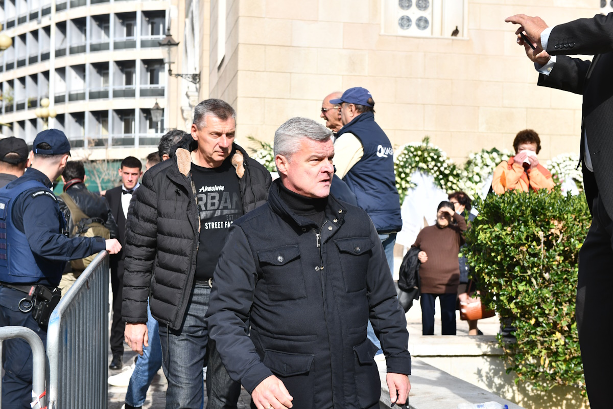 Μίμης Δομάζος: Πλήθος φίλων στην κηδεία του «στρατηγού» του ελληνικού ποδοσφαίρου – Ποιοι έσπευσαν να «παρέβουν» 24 Μίμης Δομάζος: Πλήθος φίλων στην κηδεία του «στρατηγού» του ελληνικού ποδοσφαίρου – Ποιοι έσπευσαν να «παρέβουν»