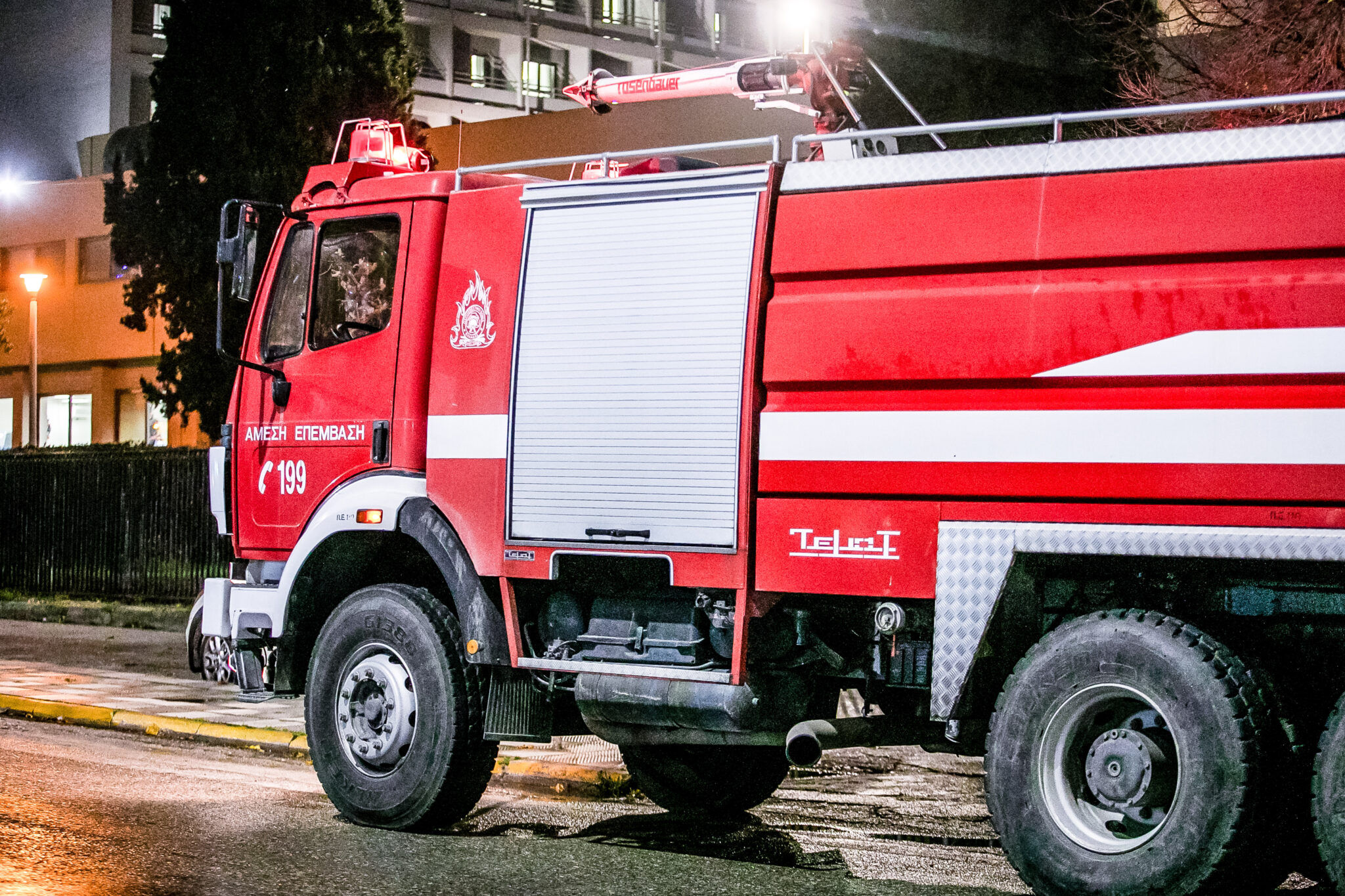 Πυρκαγιά σε αυτοκινητοβιομηχανία στη Λήμνο – Τρεις τραυματίες