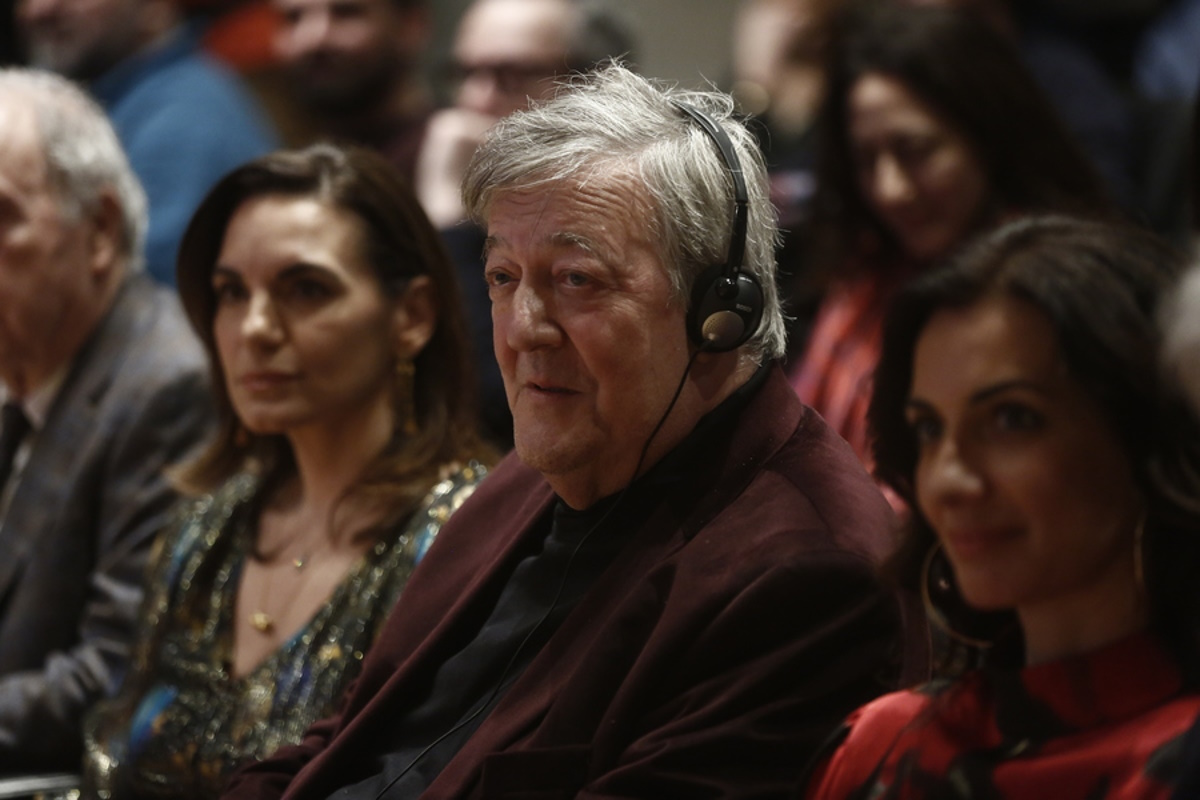 Στίβεν Φράι: Τα Γλυπτά του Παρθενώνα ανήκουν στο Μουσείο της Ακρόπολης και οφείλουν να επιστρέψουν στην Ελλάδα 3 Στίβεν Φράι: Τα Γλυπτά του Παρθενώνα ανήκουν στο Μουσείο της Ακρόπολης και οφείλουν να επιστρέψουν στην Ελλάδα