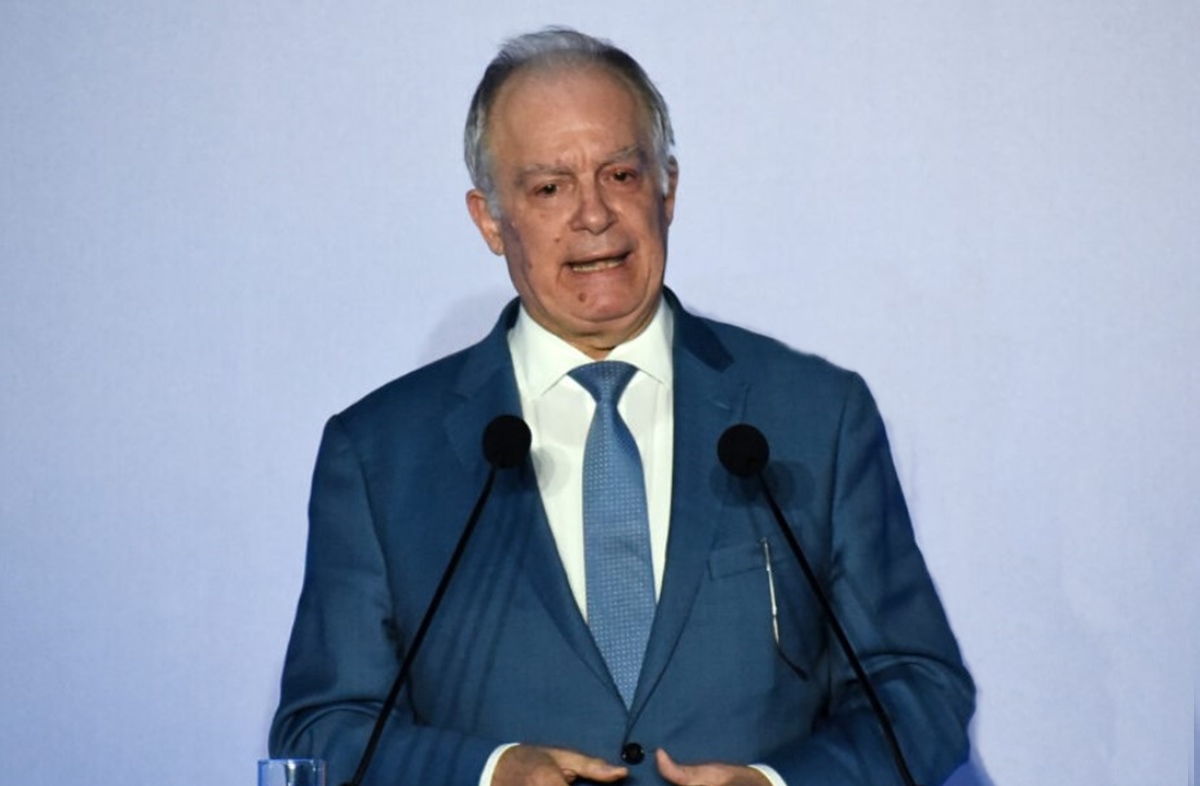 Παραιτείται σήμερα από βουλευτής και πρόεδρος της Βουλής ο Κ. Τασούλας.” → “Αποχωρεί σήμερα από βουλευτής και πρόεδρος της Βουλής ο Κ. Τασούλας