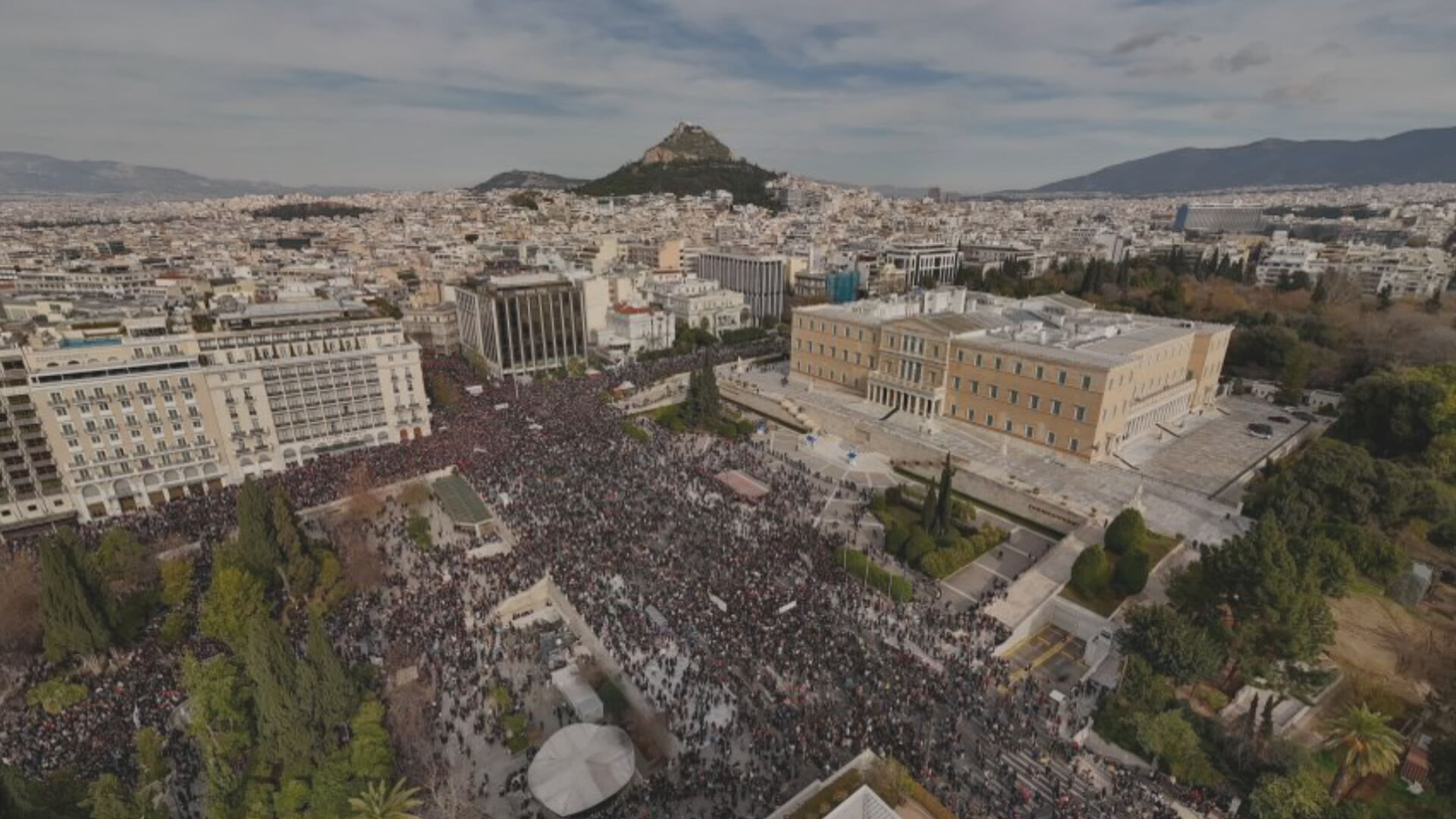 Πολιτική αντιπαράθεση για τα Τέμπη: Στη Βουλή συζήτηση προ ημερησίας διάταξης για την υπόθεση