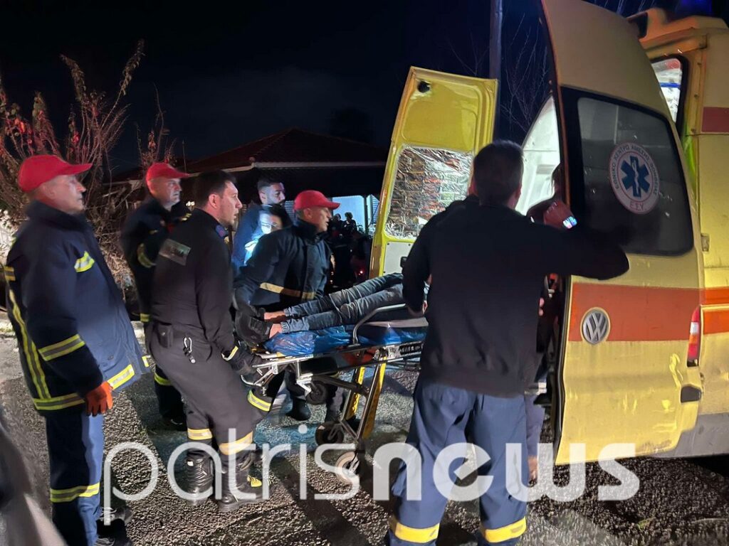 Ηλεία: Διασωληνωμένος ο οδηγός που εισέβαλε σε αυλή σπιτιού 16 Ηλεία: Διασωληνωμένος ο οδηγός που εισέβαλε σε αυλή σπιτιού