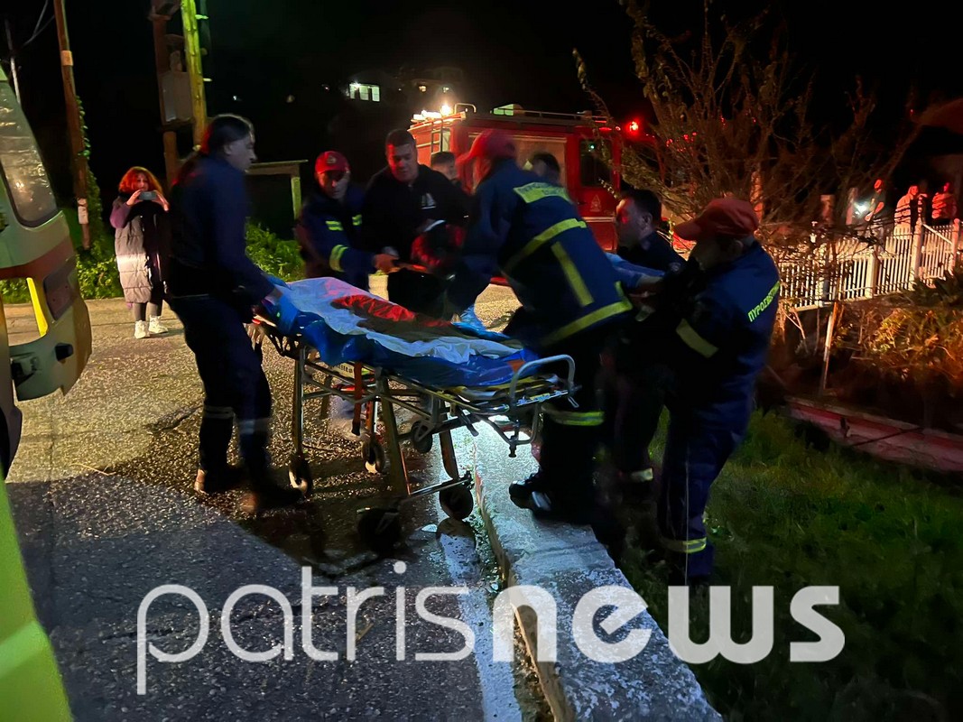 Ηλεία: Διασωληνωμένος ο οδηγός που εισέβαλε σε αυλή σπιτιού 14 Ηλεία: Διασωληνωμένος ο οδηγός που εισέβαλε σε αυλή σπιτιού