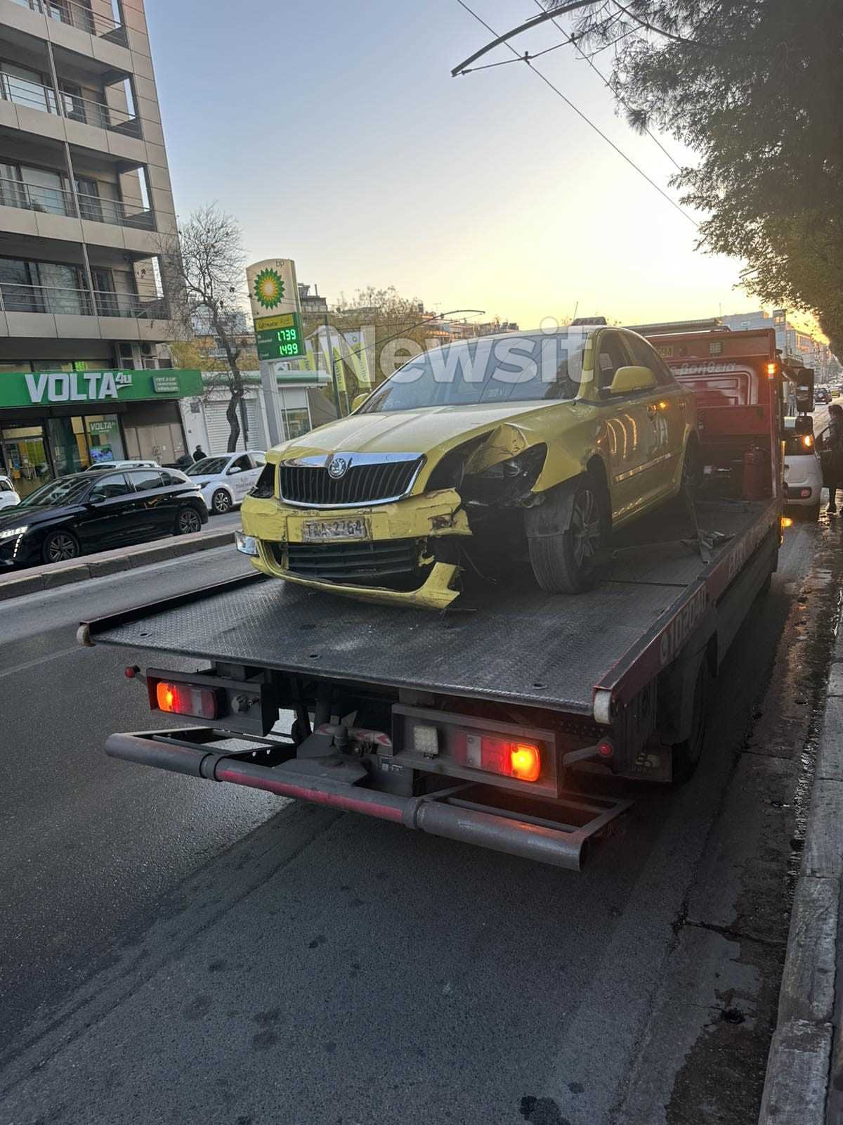 Τροχαίο με ταξί που χτυπά φανάρι στη λεωφόρο Συγγρού 18 Τροχαίο με ταξί που χτυπά φανάρι στη λεωφόρο Συγγρού