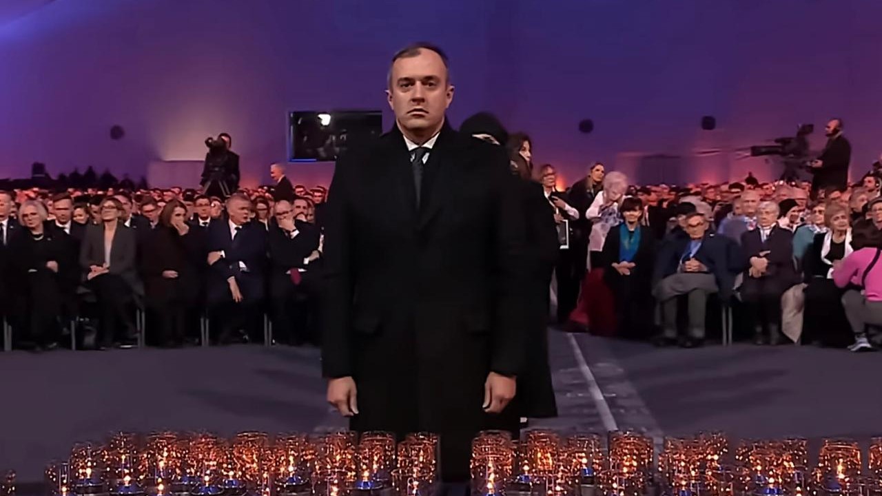 Ο ΥΦΥΠΕΞ Τ. Χατζηβασιλείου στο Άουσβιτς: Υποχρέωση όλων μας να κρατάμε ζωντανή την ιστορική μνήμη
