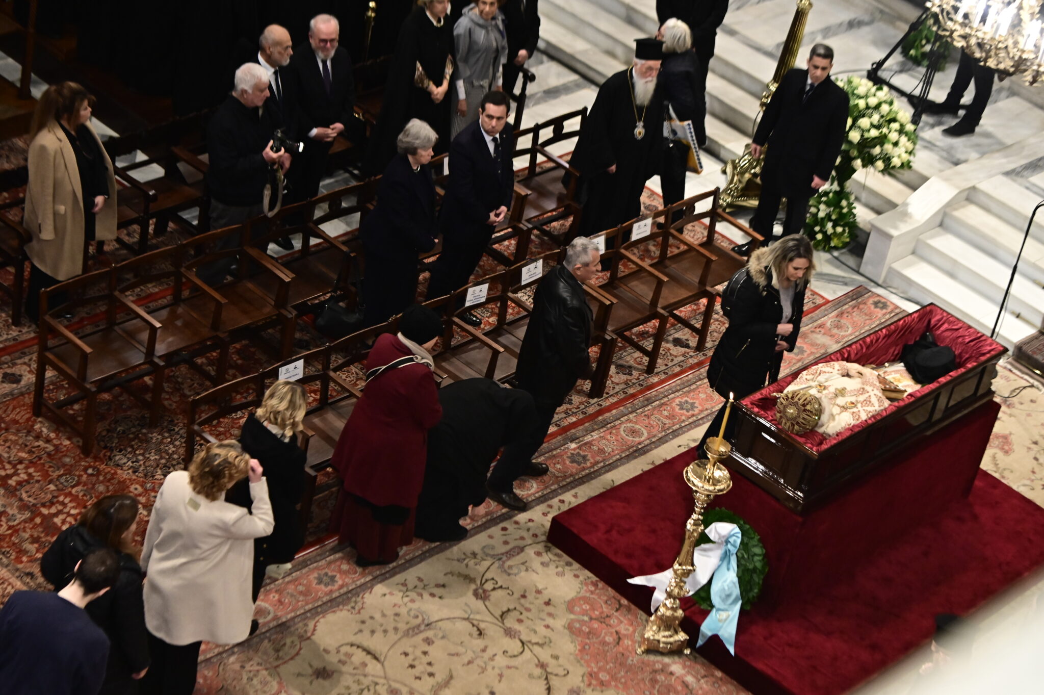Αρχειπίσκοπος Αλβανίας Αναστάσιος: Live η θεία λειτουργία στη Μητρόπολη Αθηνών – Συγκίνηση στο προσκύνημα, τρισάγιο από τον Αρχιεπίσκοπο Ιερώνυμο