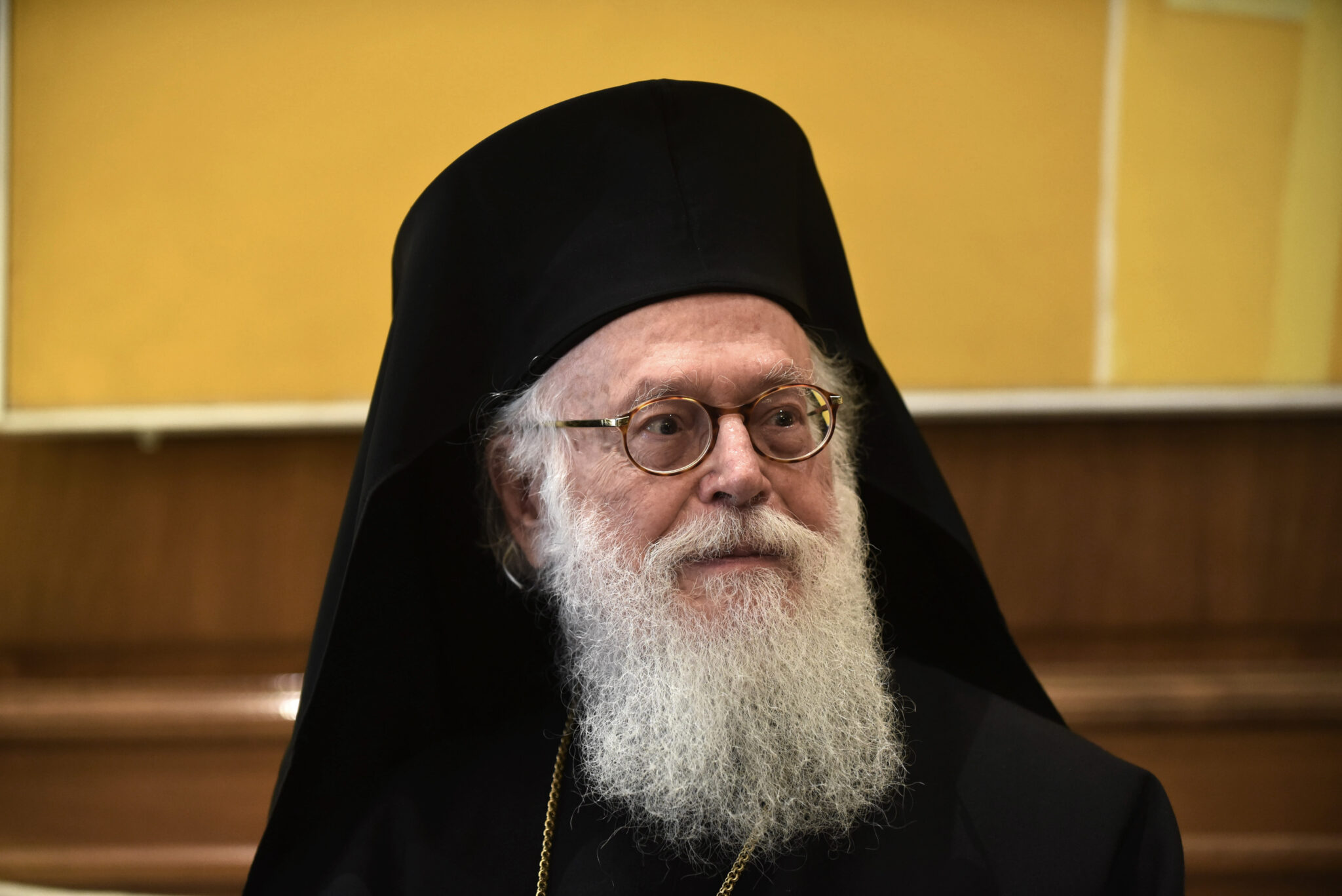 Ο Αρχιεπίσκοπος Αλβανίας Αναστάσιος έφτασε στην Ελλάδα – Μεταφέρθηκε για θεραπεία στον Ευαγγελισμό