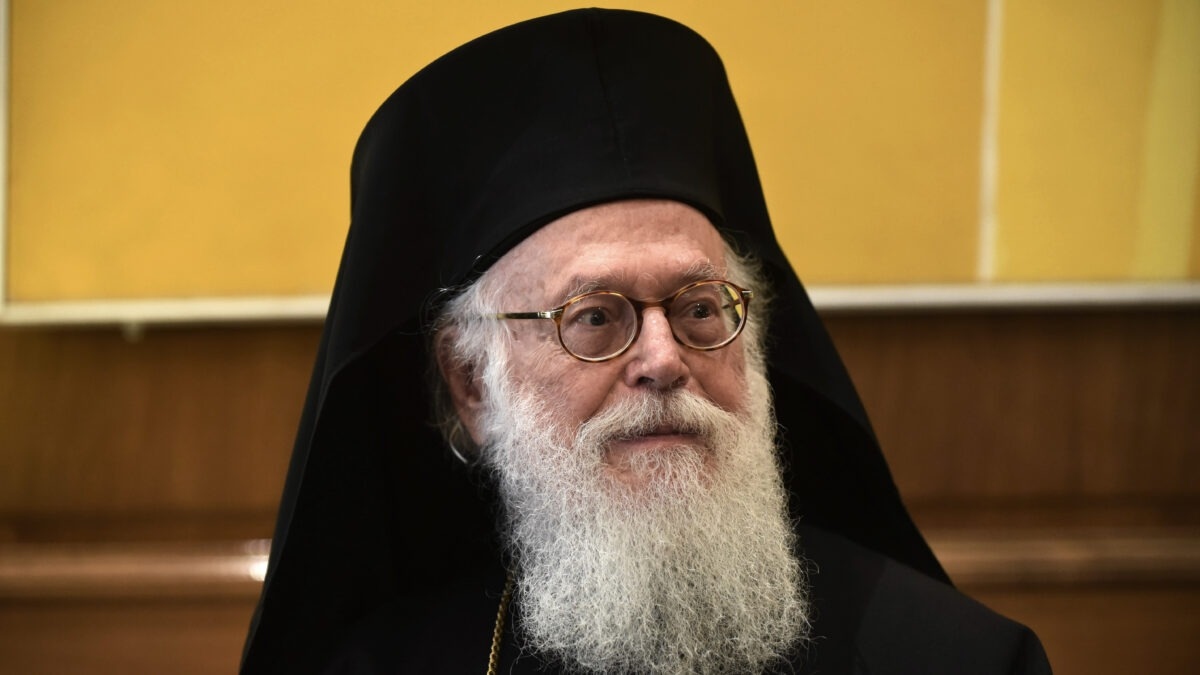Κρίσιμες στιγμές για τον Αρχιεπίσκοπο Αλβανίας: Νοσηλεύεται για τέταρτη ημέρα σε ΜΕΘ του «Ευαγγελισμού»