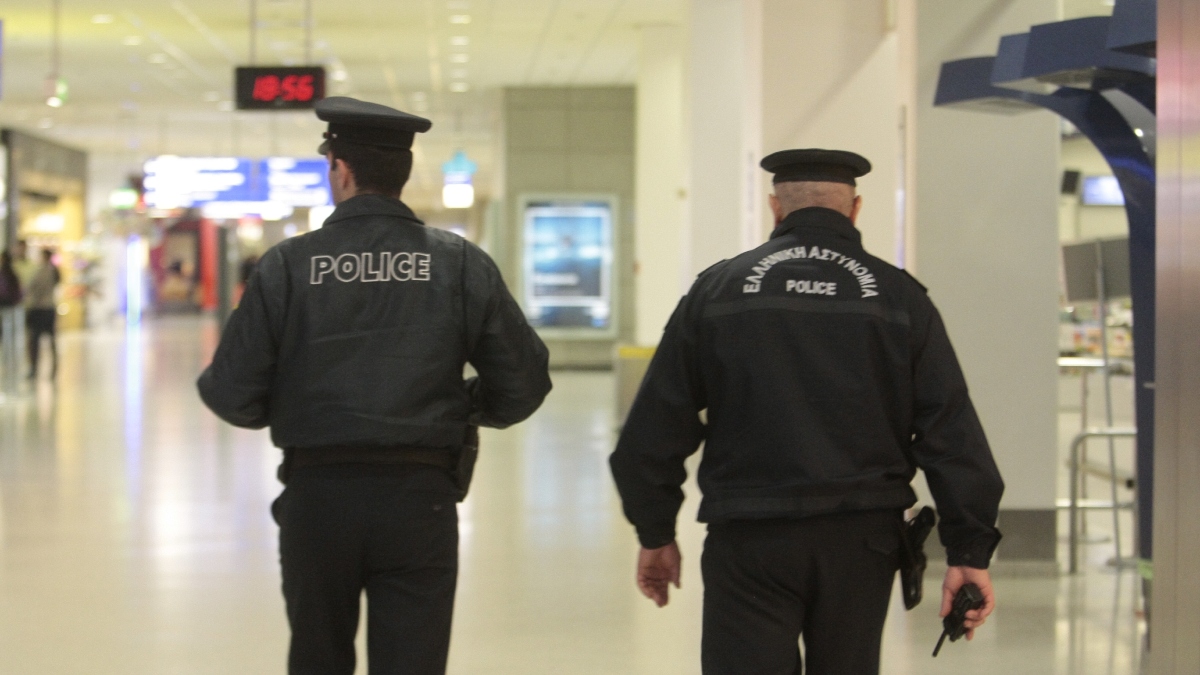 Συνέλαβαν στο «Ελευθέριος Βενιζέλος» 47χρονο που είχε στο στομάχι του 77 σακουλάκια κοκαΐνης