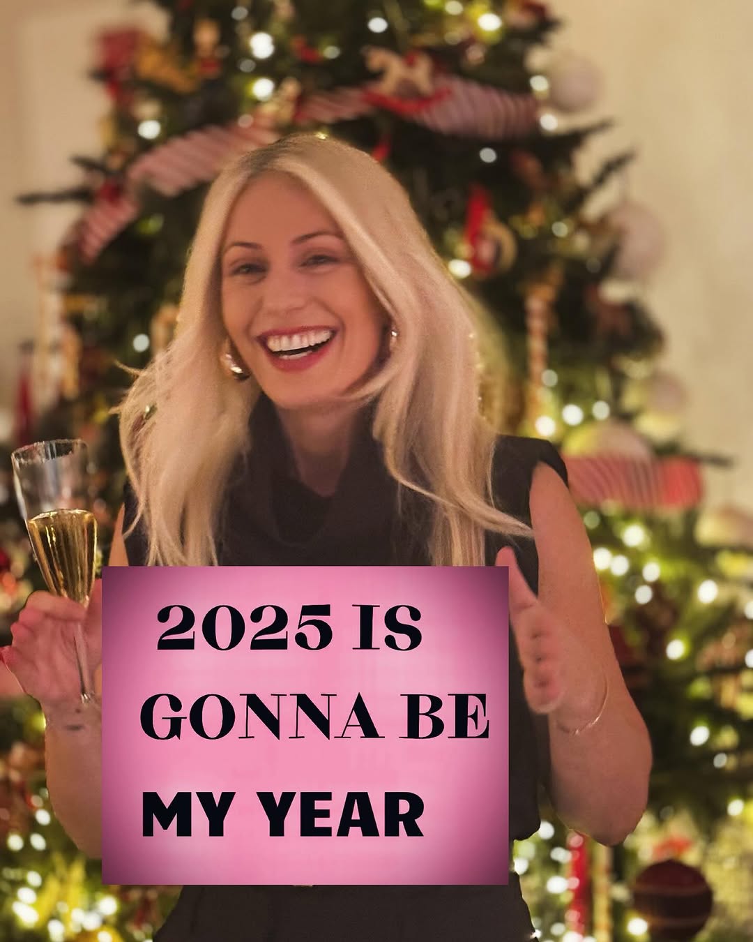 Πρωτοχρονιά 2025: Πώς γιόρτασαν οι celebrities και οι καλλιτέχνες το νέο έτος – Ρεβεγιόν και οικογενειακές εικόνες 34 Πρωτοχρονιά 2025: Πώς γιόρτασαν οι celebrities και οι καλλιτέχνες το νέο έτος – Ρεβεγιόν και οικογενειακές εικόνες