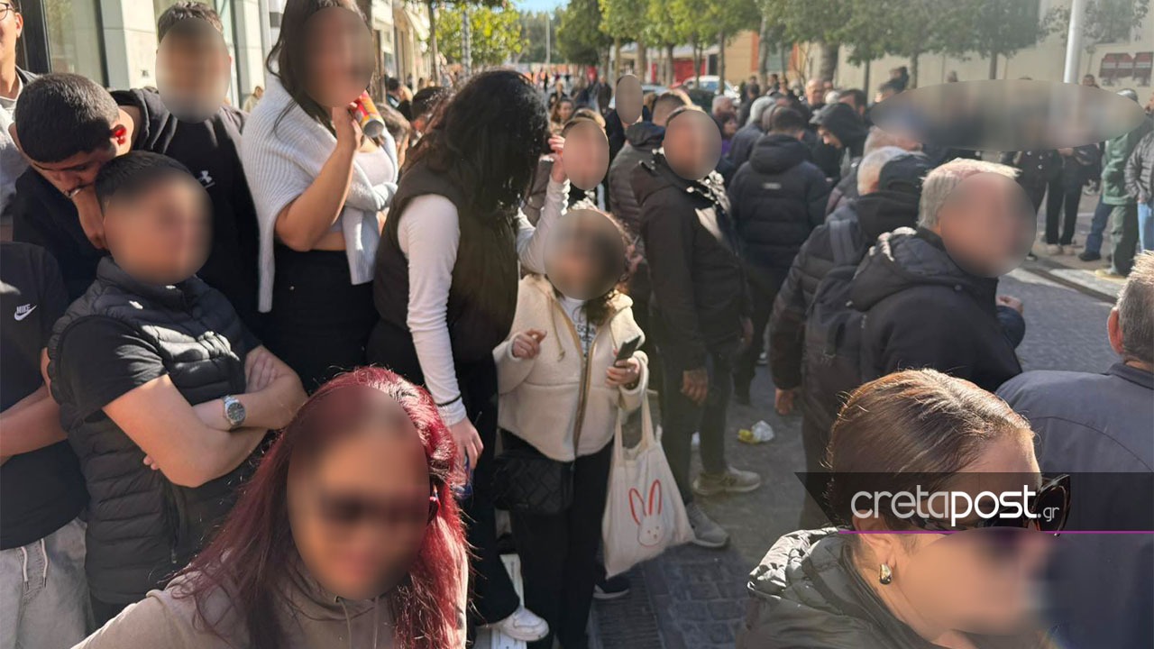 Ηράκλειο: Οργισμένο πλήθος στα δικαστήρια – Από την πίσω είσοδο μπήκαν οι κατηγορούμενοι για την κακοποίηση του 3χρονου