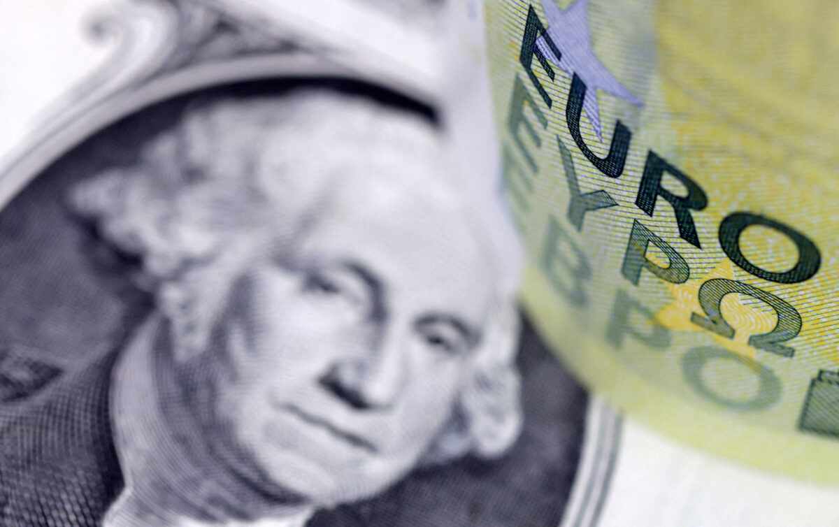 Ισοτιμία ένα προς ένα προβλέπουν για ευρώ – δολάριο οι αναλυτές μέσα στον Ιανουάριο