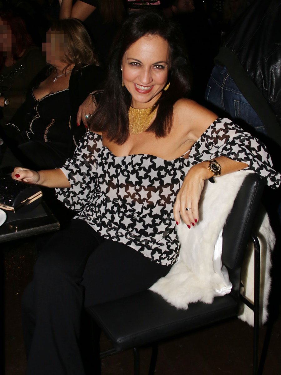 Μίμης Δομάζος: Η ισχυρή σχέση με τις τρεις κόρες του – Η υποστήριξη στις επιλογές τους και οι σπάνιες παρουσίες τους 11 Μίμης Δομάζος: Η ισχυρή σχέση με τις τρεις κόρες του – Η υποστήριξη στις επιλογές τους και οι σπάνιες παρουσίες τους