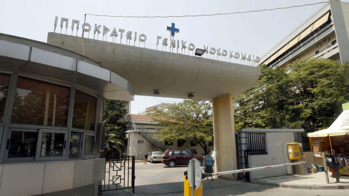 Χαλκιδική: Έσβησε η ζωή της αστυνομικού που παρασύρθηκε από φορτηγό – Είχε επιχειρήσει να διακόψει καυγά στη μέση του δρόμου
