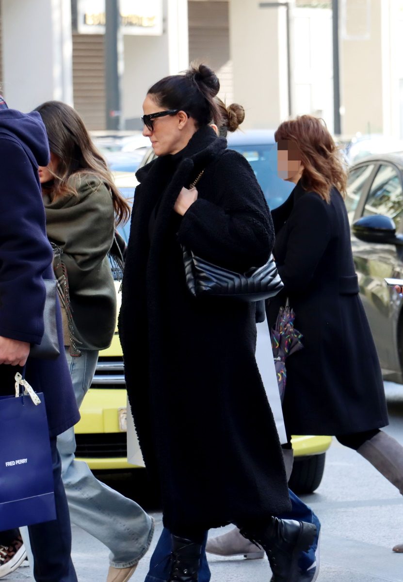 Εύη Αδάμ: Σπάνια δημόσια εμφάνιση με την πιο μικρή κόρη της, Δανάη Λιβιεράτου – Φωτογραφίες 9 Εύη Αδάμ: Σπάνια δημόσια εμφάνιση με την πιο μικρή κόρη της, Δανάη Λιβιεράτου – Φωτογραφίες