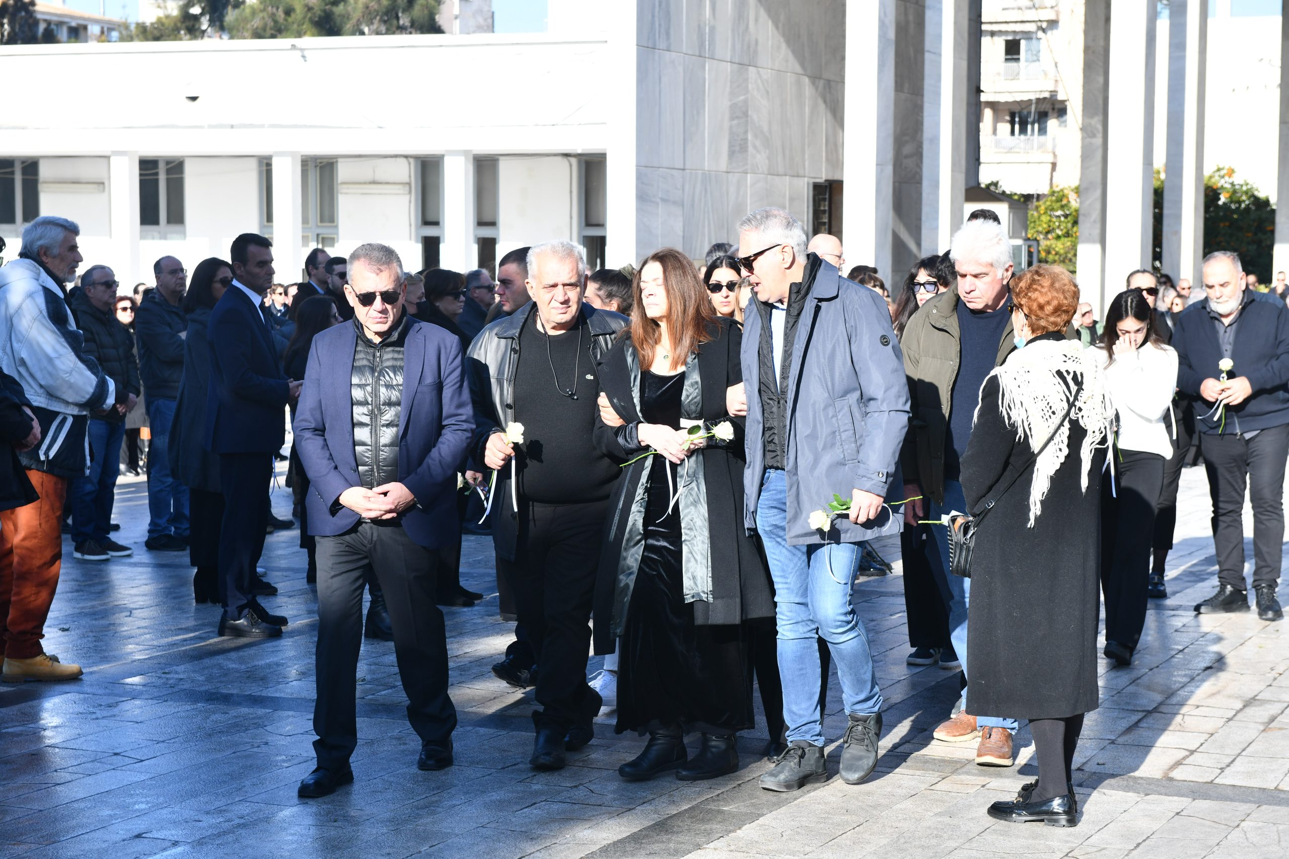 Κηδεία Μαργαρίτας Οικονομοπούλου: Στηρίχτηκε η μητέρα της 34χρονης αθλήτριας στο τελευταίο «αντίο» 8 Κηδεία Μαργαρίτας Οικονομοπούλου: Στηρίχτηκε η μητέρα της 34χρονης αθλήτριας στο τελευταίο «αντίο»