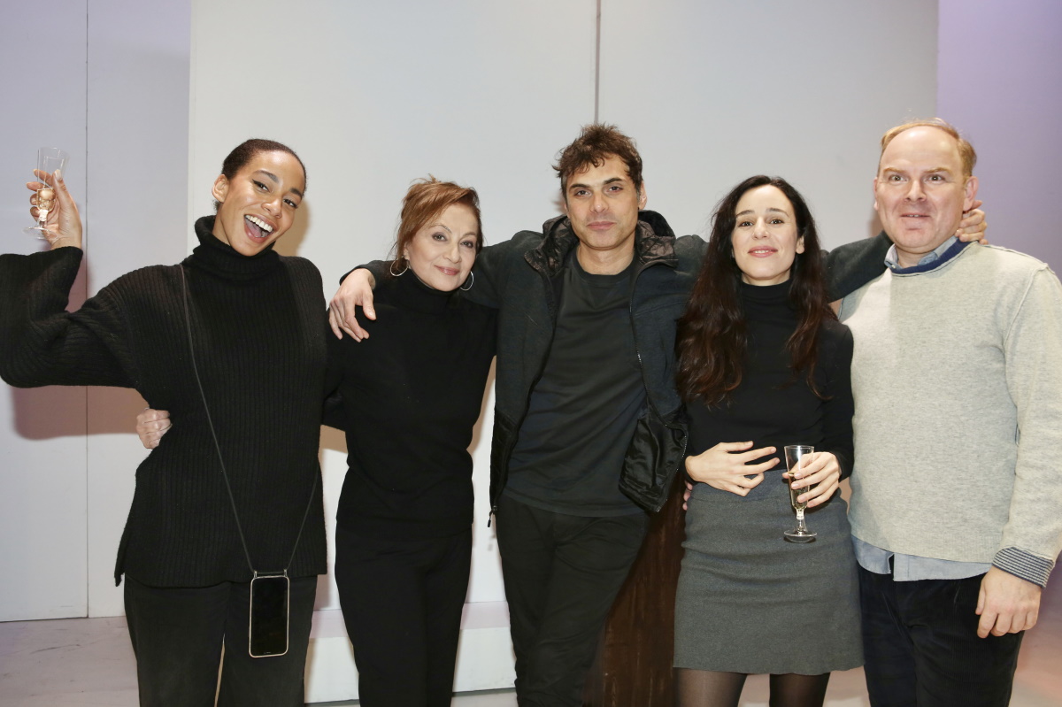 Φιλαρέτη Κομνηνού – Γιώργος Παπαγεωργίου: Μητέρα και γιος μαζί στην κοπή της πρωτοχρονιάτικης πίτας της παράστασης «Αμφιβολία» 10 Φιλαρέτη Κομνηνού – Γιώργος Παπαγεωργίου: Μητέρα και γιος μαζί στην κοπή της πρωτοχρονιάτικης πίτας της παράστασης «Αμφιβολία»