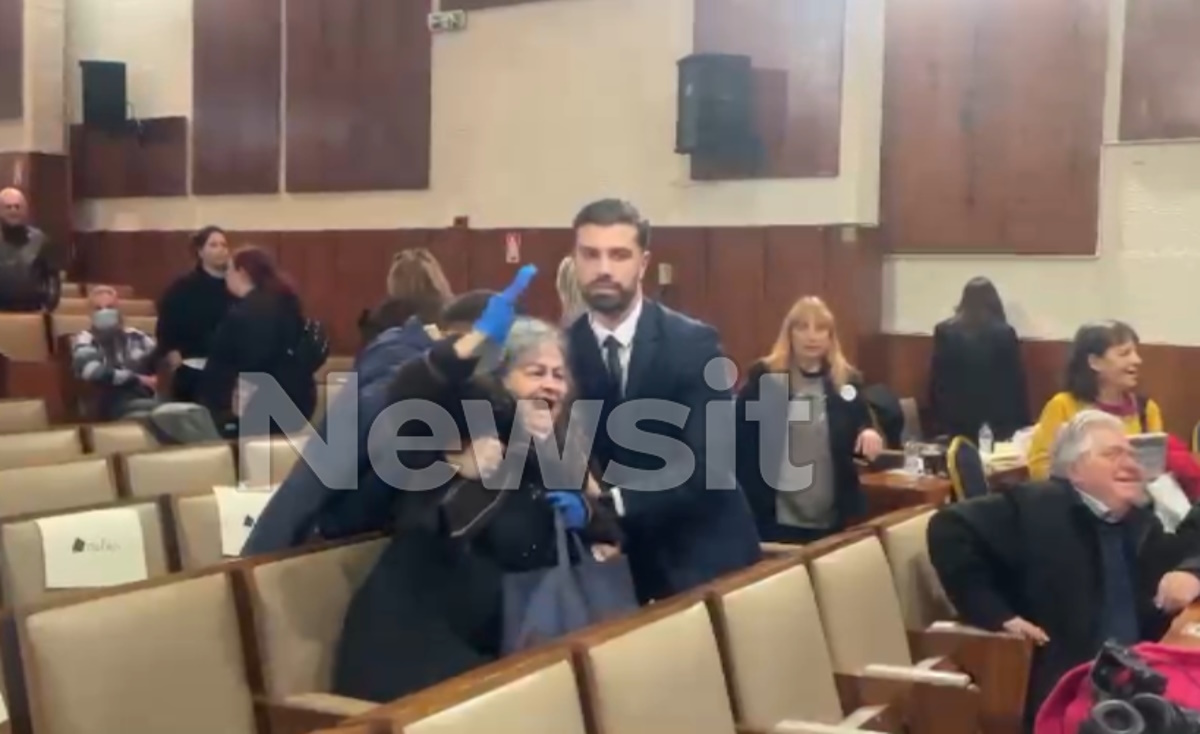 Επίθεση» της Ελένης Λουκά στην παρουσίαση βιβλίου του Στέφανου Κασσελάκη: «Στην κόλαση θα πας»