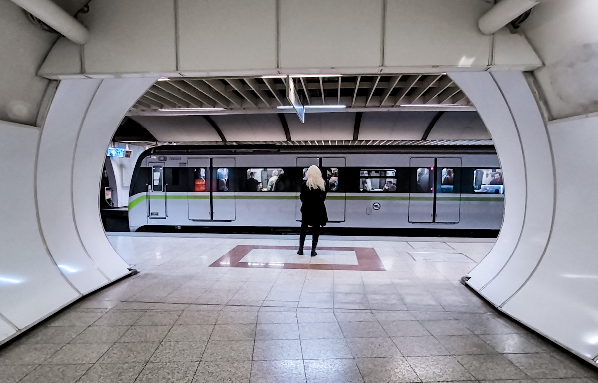 Μετρό Αθηνών: Άνοιξαν οι πόρτες ενώ ο συρμός ήταν σε κίνηση – «Κάθε μέρα κάνουμε το σταυρό μας» καταγγέλλουν οι υπάλληλοι