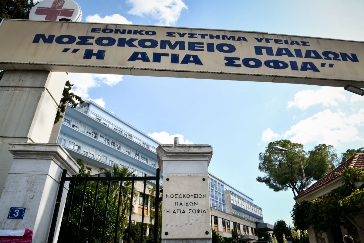 Πτώση ασανσέρ στο Παίδων «Αγία Σοφία»: «Έκανε απότομη πτώση και η γιατρός κατάφερε να βγει μπουσουλώντας»