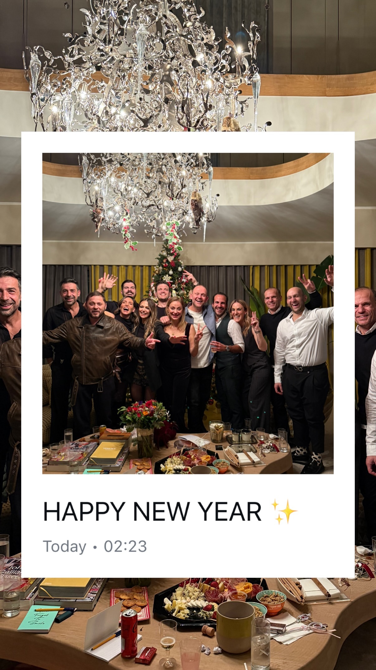 Πρωτοχρονιά 2025: Πώς γιόρτασαν οι celebrities και οι καλλιτέχνες το νέο έτος – Ρεβεγιόν και οικογενειακές εικόνες 25 Πρωτοχρονιά 2025: Πώς γιόρτασαν οι celebrities και οι καλλιτέχνες το νέο έτος – Ρεβεγιόν και οικογενειακές εικόνες