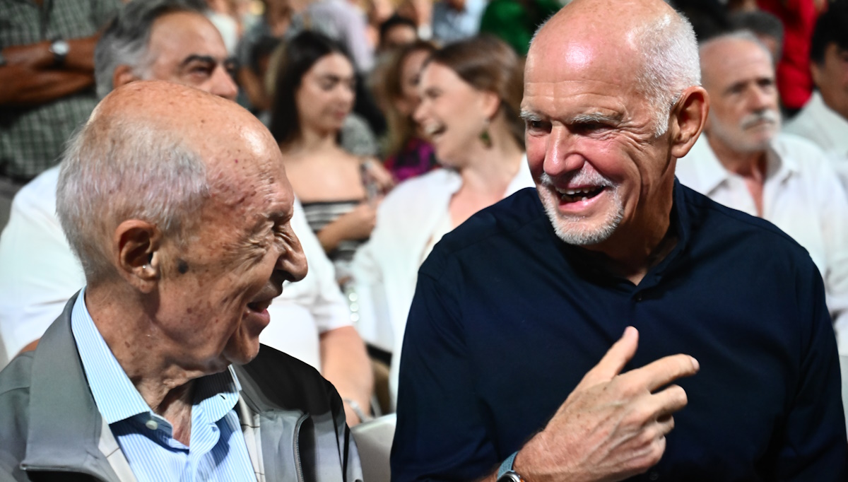 Ο Κώστας Σημίτης μεταμόρφωσε τη μορφή της χώρας»: Συλλυπητήρια από τον Γιώργο Παπανδρέου