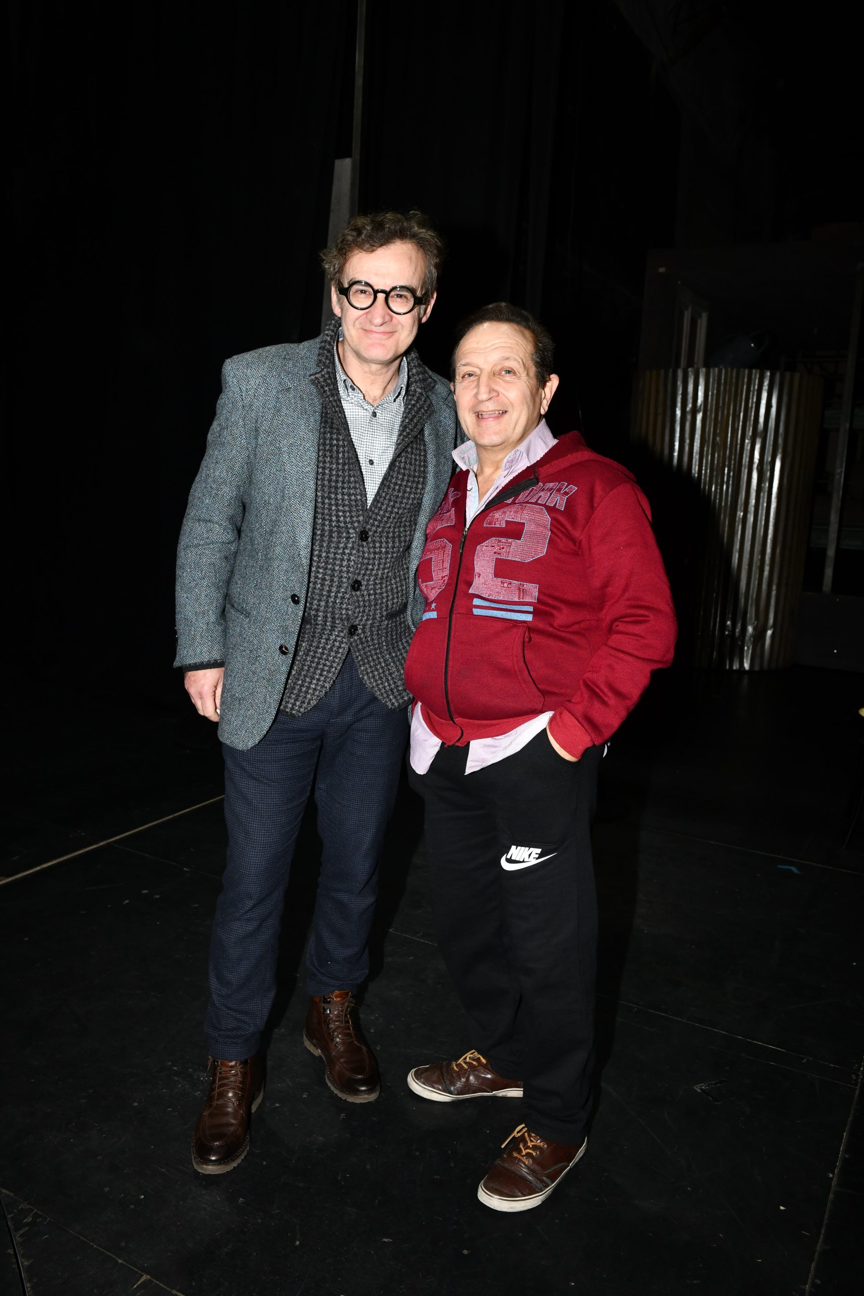 Θέατρο Ακροπόλ: Οι ηθοποιοί της παράστασης «Η μητέρα του σκύλου» έκοψαν την πίτα για τη νέα χρονιά – 11 Θέατρο Ακροπόλ: Οι ηθοποιοί της παράστασης «Η μητέρα του σκύλου» έκοψαν την πίτα για τη νέα χρονιά –