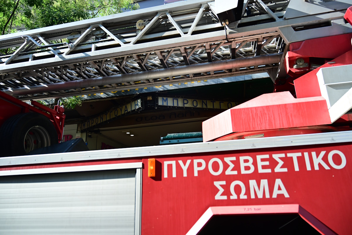 Μονοκατοικία στην Πάτρα πήρε φωτιά από τζάκι