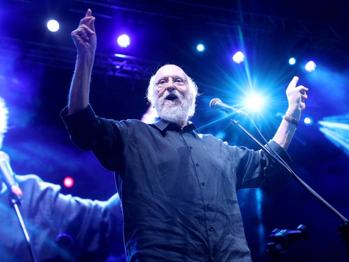 Διονύσης Σαββόπουλος: Συναισθηματική η εξομολόγηση για τον καρκίνο – «Μού αφαίρεσαν μισό πνευμόνι, κι ύστερα μπήκα σε κάποιες θεραπείες»