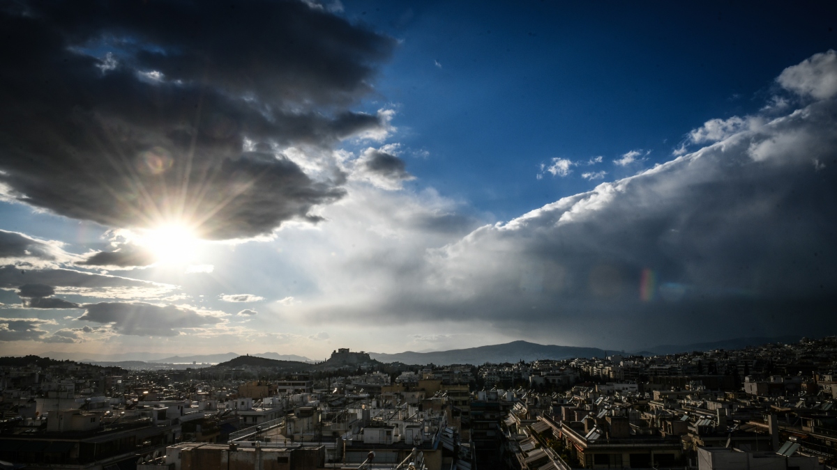 Καιρός αύριο: Ανοιξιάτικες θερμοκρασίες και βροχές στη Δυτική Ελλάδα και το Αιγαίο