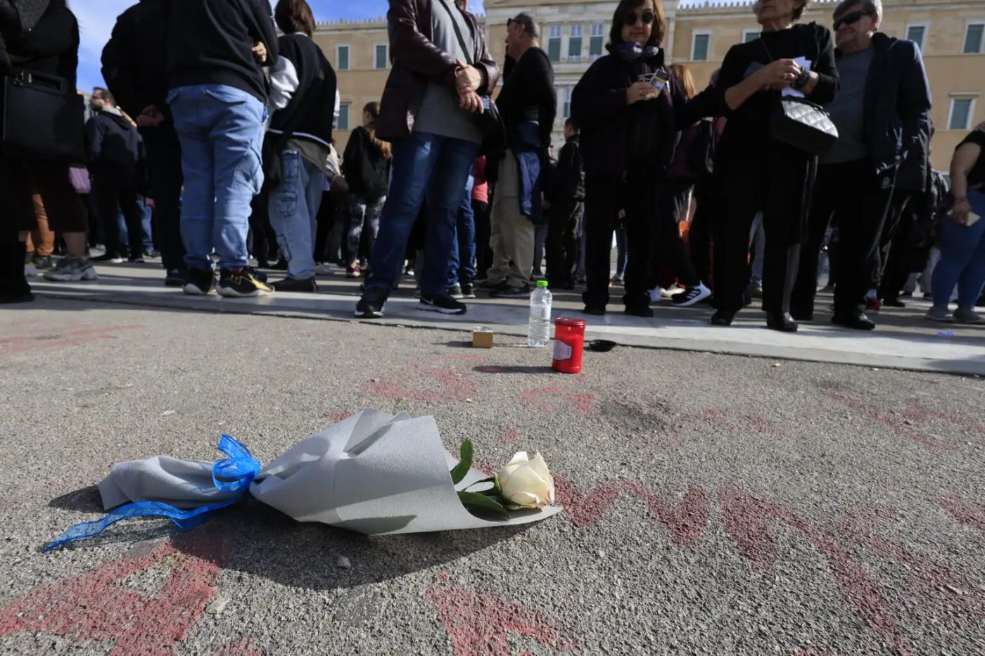 Τραγωδία των Τεμπών: Πολύς κόσμος στις συγκεντρώσεις διαμαρτυρίας στο κέντρο της Αθήνας 5 Τραγωδία των Τεμπών: Πολύς κόσμος στις συγκεντρώσεις διαμαρτυρίας στο κέντρο της Αθήνας