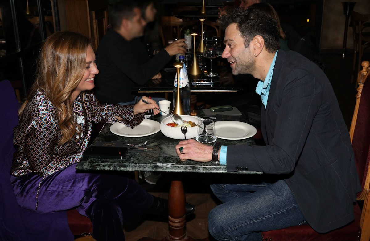 Θάλεια Ματίκα – Τάσος Ιορδανίδης: Ρομαντικό γεύμα για δύο στο κέντρο της Αθήνας – Φωτογραφίες 7 Θάλεια Ματίκα – Τάσος Ιορδανίδης: Ρομαντικό γεύμα για δύο στο κέντρο της Αθήνας – Φωτογραφίες