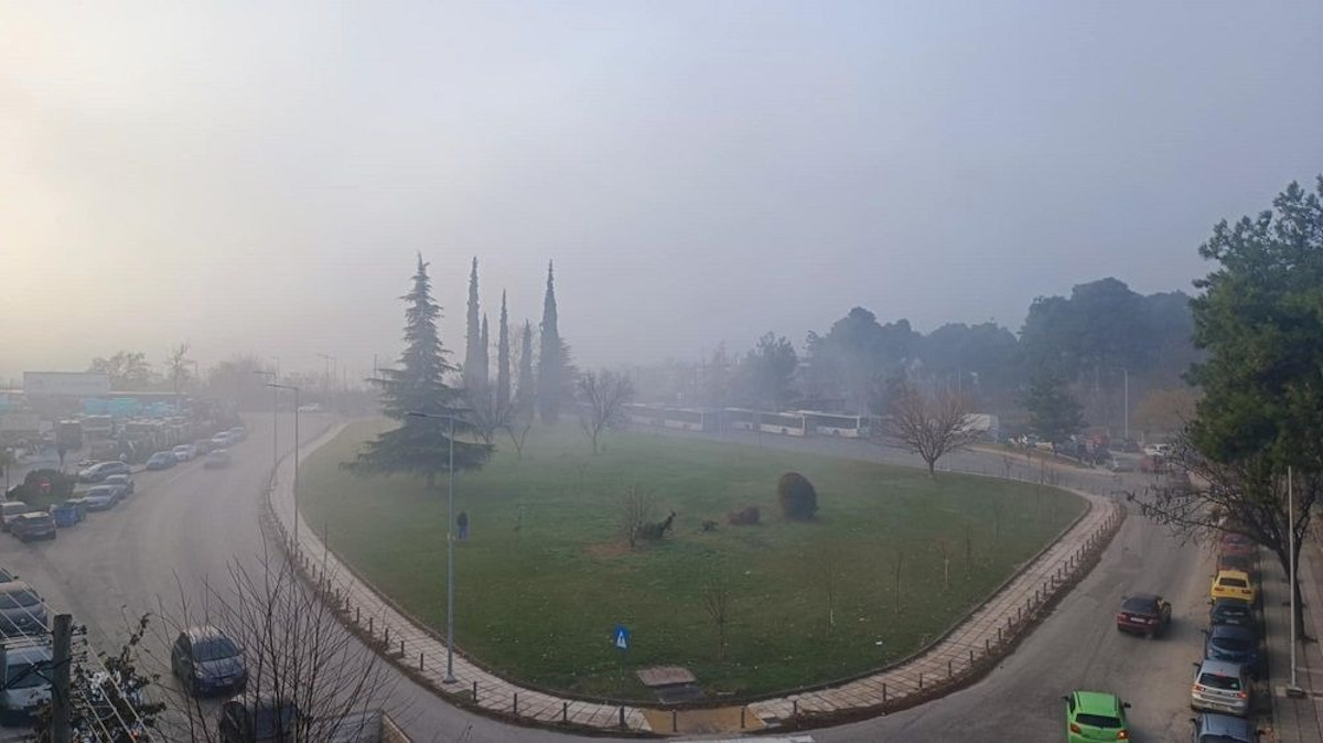 Θεσσαλονίκη: Μυστηριώδες τοπίο από την πυκνή ομίχλη – Εξαφανίστηκαν ο Λευκός Πύργος και η ακτή 6 Θεσσαλονίκη: Μυστηριώδες τοπίο από την πυκνή ομίχλη – Εξαφανίστηκαν ο Λευκός Πύργος και η ακτή