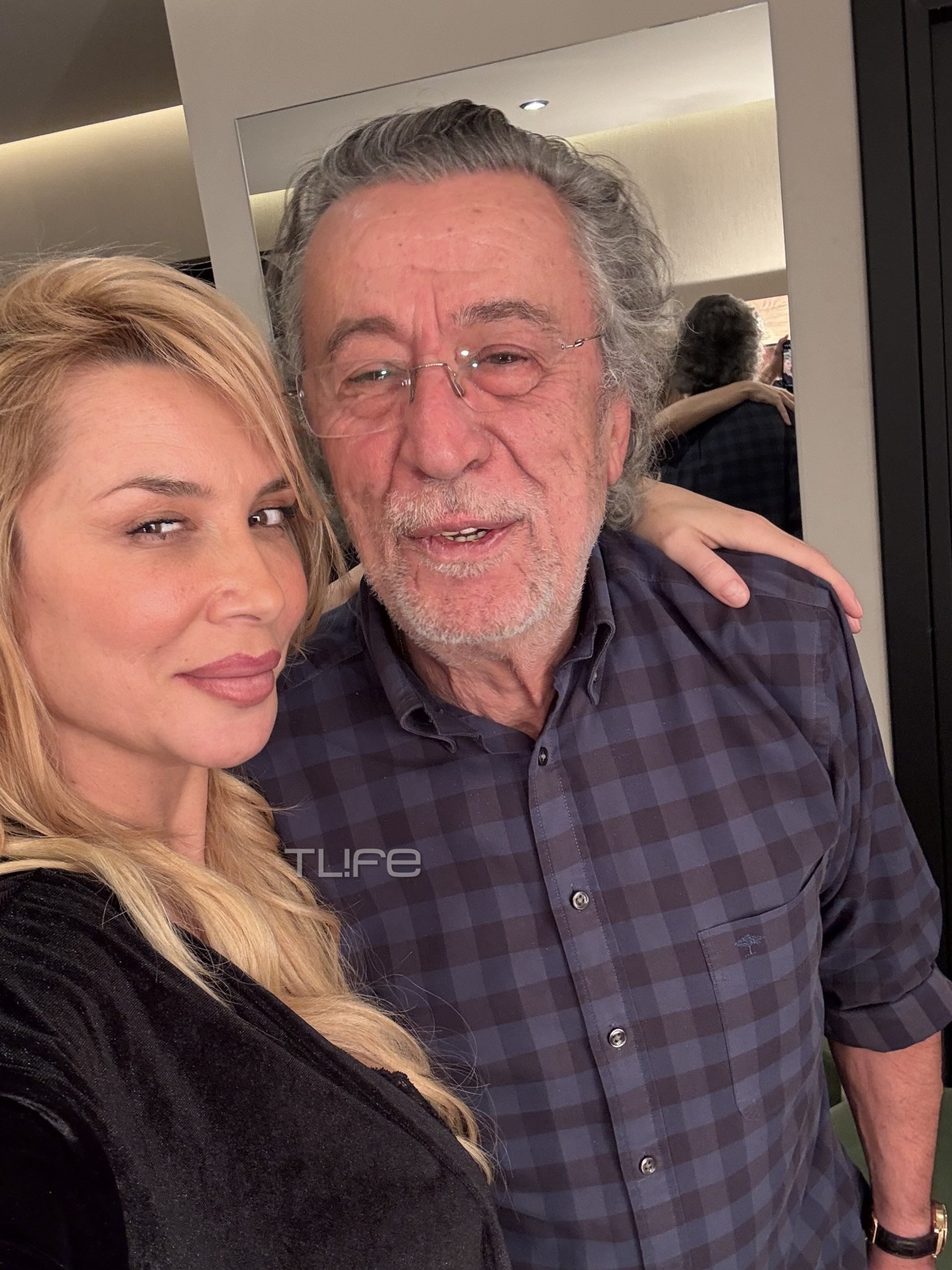 Αποκλειστικό! Μάκης Τριανταφυλλόπουλος: Με τον γιο του, τον Ψινάκη, τη Φανή και τη Γεωργία Μπίκα στην Πάολα 6 Αποκλειστικό! Μάκης Τριανταφυλλόπουλος: Με τον γιο του, τον Ψινάκη, τη Φανή και τη Γεωργία Μπίκα στην Πάολα