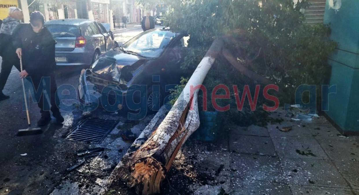 Κορωπί: Σύγκρουση με δύο αυτοκίνητα να γίνονται σμπαράλια 8 Κορωπί: Σύγκρουση με δύο αυτοκίνητα να γίνονται σμπαράλια