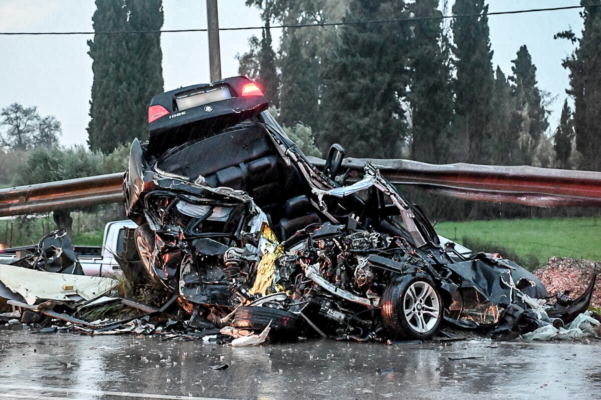 Μάχη να παραμείνει στη ζωή δίνει ο 25χρονος που συγκρούστηκε μετωπικά με λεωφορείο στην Πατρών – Πύργου