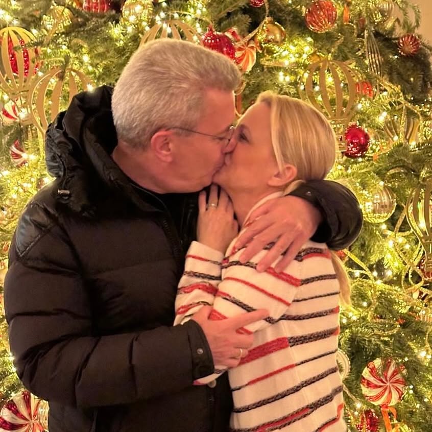 Νίκος Χατζηνικολάου: Το τρυφερό φιλί στη σύζυγό του και η απόδραση στο Παρίσι με τα παιδιά τους – Φωτογραφίες 6 Νίκος Χατζηνικολάου: Το τρυφερό φιλί στη σύζυγό του και η απόδραση στο Παρίσι με τα παιδιά τους – Φωτογραφίες