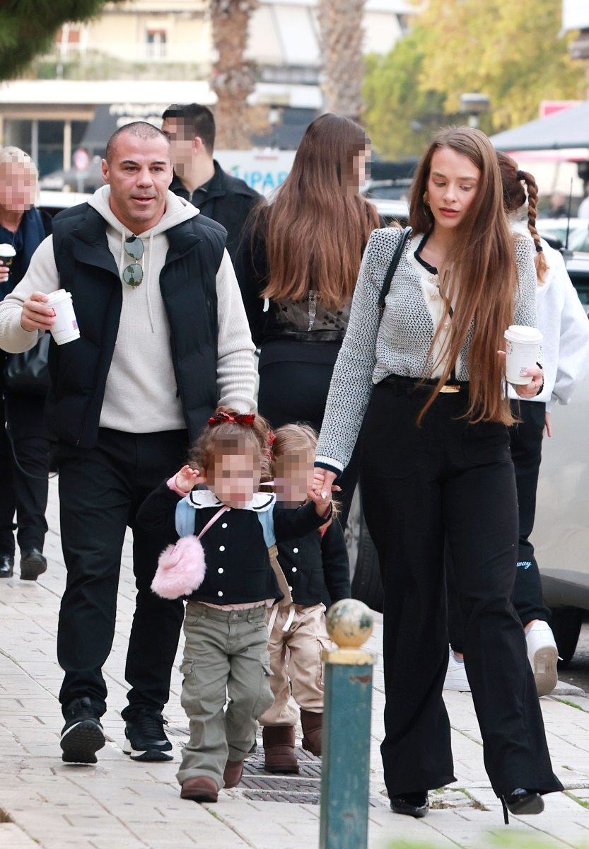 Μιχάλης Ζαμπίδης: Βόλτα με την οικογένειά του στα νότια προάστια – Φωτογραφίες 10 Μιχάλης Ζαμπίδης: Βόλτα με την οικογένειά του στα νότια προάστια – Φωτογραφίες