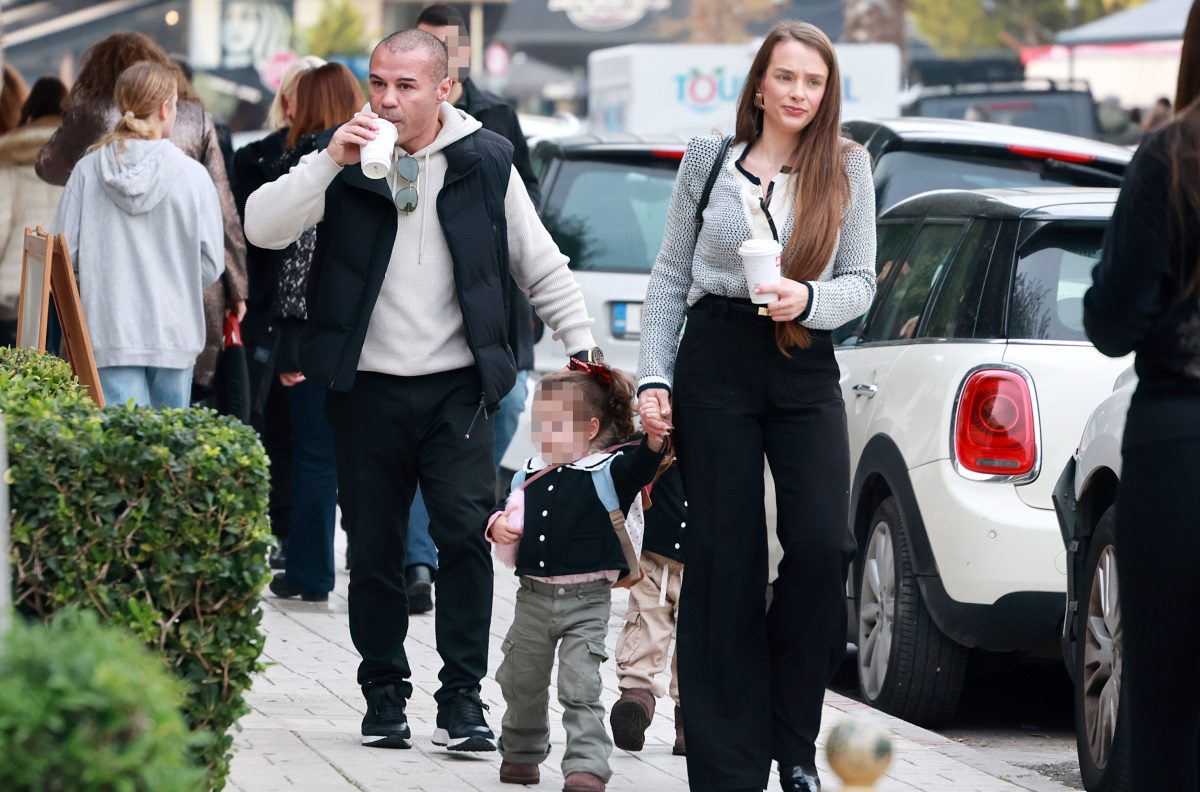 Μιχάλης Ζαμπίδης: Βόλτα με την οικογένειά του στα νότια προάστια – Φωτογραφίες 8 Μιχάλης Ζαμπίδης: Βόλτα με την οικογένειά του στα νότια προάστια – Φωτογραφίες